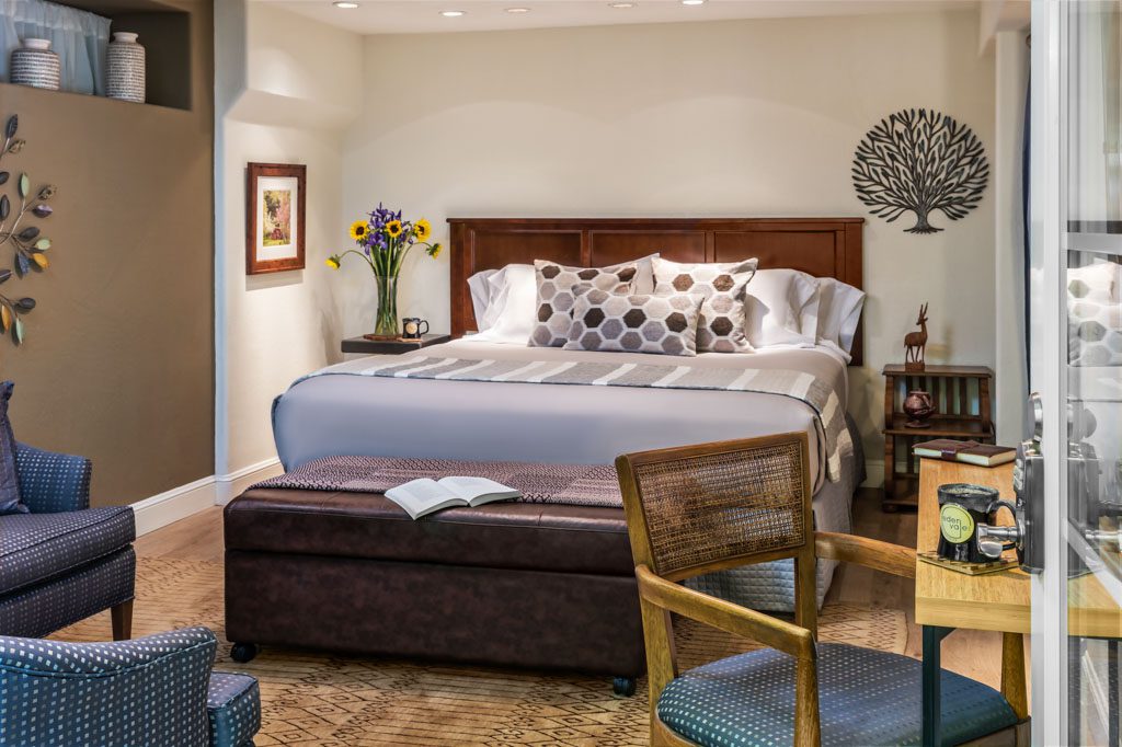 2019_EdenValeInn_CypressRm-01_web